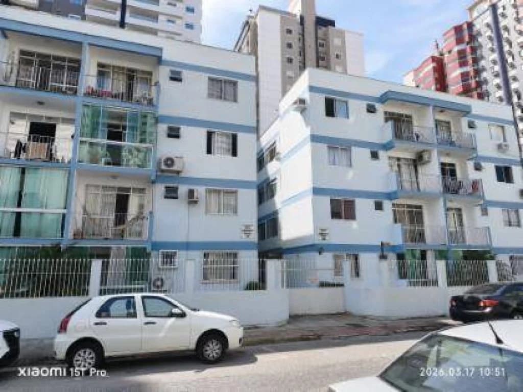 Foto 1 de 12: Apartamento em leilão em São José - SC — Apartamento, Padrão, 1 Vaga(S) de Garagem