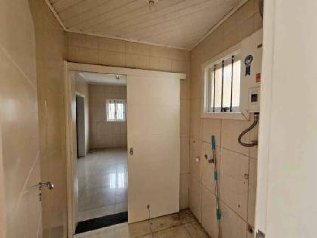 Foto 33 de 98: Casa em leilão em Canoas - RS, bairro Estradaância Velha — Casa, Padrão, 1 Vaga(S) de Garagem
