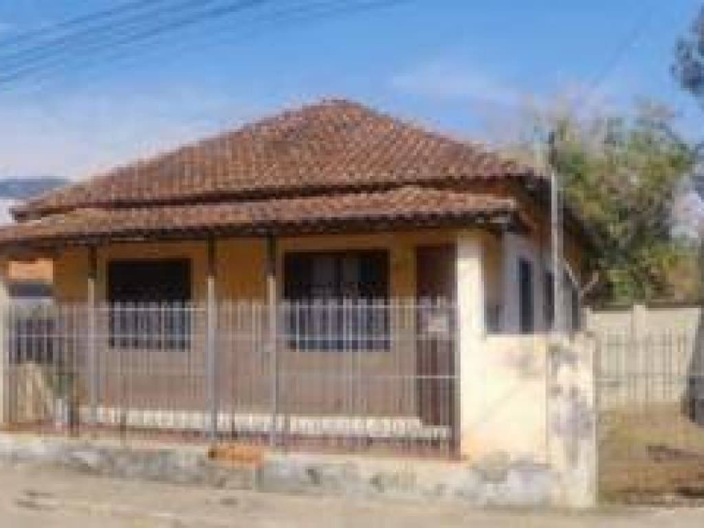 Foto 4 de 6: Casa em leilão em Piranguçu - MG, bairro Centro — Casa, Padrão, 1 Vaga(S) de Garagem