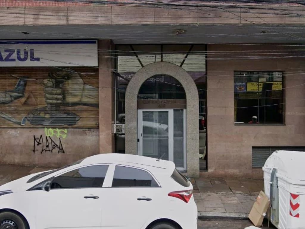 Foto 2 de 24: Comercial em leilão em Porto Alegre - RS, bairro Centro Histórico — Salas Comerciais (07 vagas) - Centro Histórico - Porto Alegre - RS
