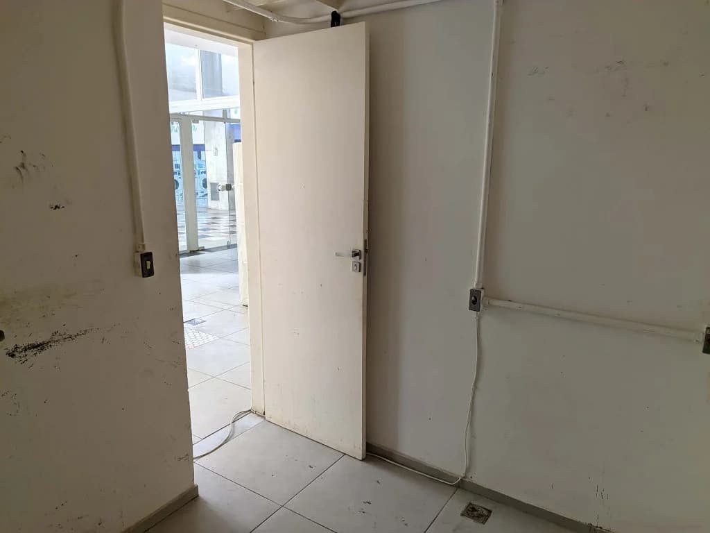 Foto 24 de 77: Comercial em leilão em Rio De Janeiro - RJ, bairro Copacabana — Imóvel Comercial 32 m² (privativa + comum) (Loja 105) - Copacabana - Rio de Janeiro - RJ