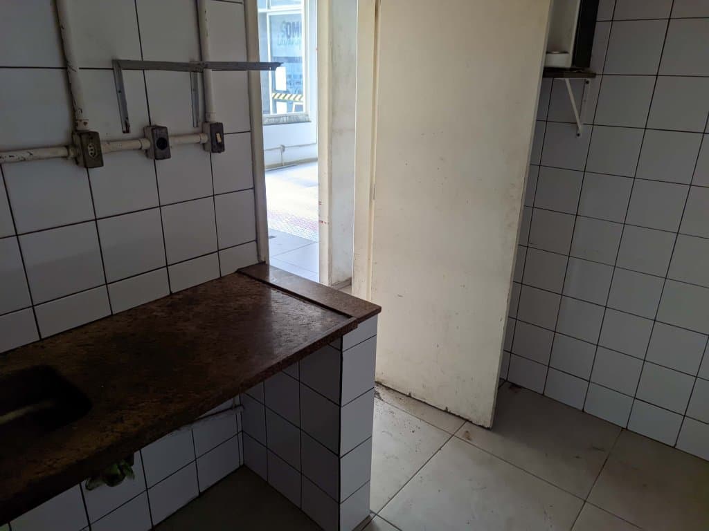Foto 29 de 77: Comercial em leilão em Rio De Janeiro - RJ, bairro Copacabana — Imóvel Comercial 32 m² (privativa + comum) (Loja 105) - Copacabana - Rio de Janeiro - RJ