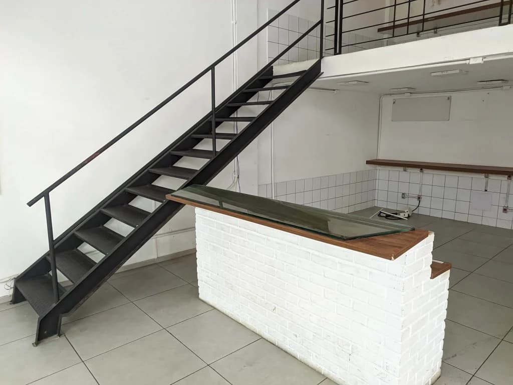 Foto 3 de 77: Comercial em leilão em Rio De Janeiro - RJ, bairro Copacabana — Imóvel Comercial 32 m² (privativa + comum) (Loja 105) - Copacabana - Rio de Janeiro - RJ