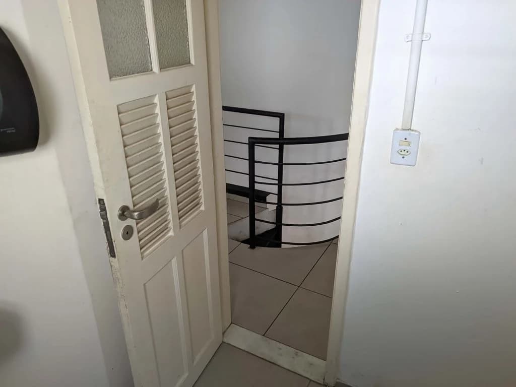 Foto 52 de 77: Comercial em leilão em Rio De Janeiro - RJ, bairro Copacabana — Imóvel Comercial 32 m² (privativa + comum) (Loja 105) - Copacabana - Rio de Janeiro - RJ