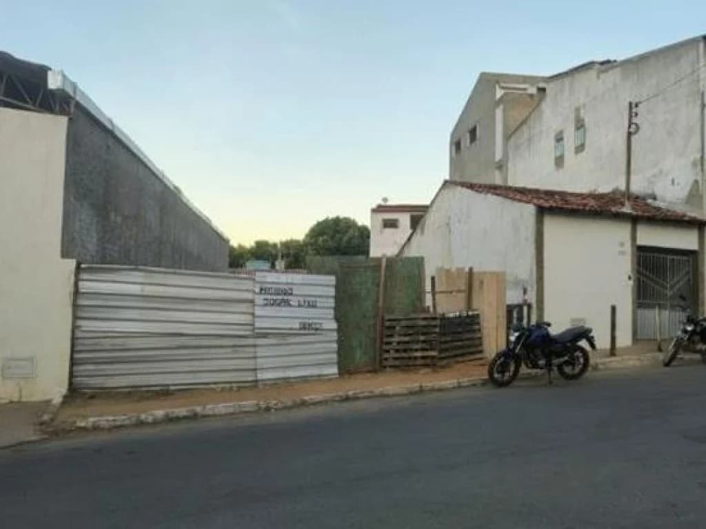 Terreno em leilão em Brumado - BA, bairro Olhos D'água — Terreno 229 m² - Brumado-BA - Av. João Paulo I - Lt. 0022 da Qd. 029 - Olhos D'Água