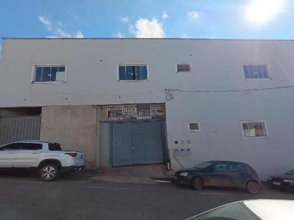 Foto 1 de 3: Comercial em leilão em Elói Mendes - MG, bairro Centro — Prédio Comercial 916 m² - Elói Mendes-MG - Rua Três Pontas, 657 - Centro