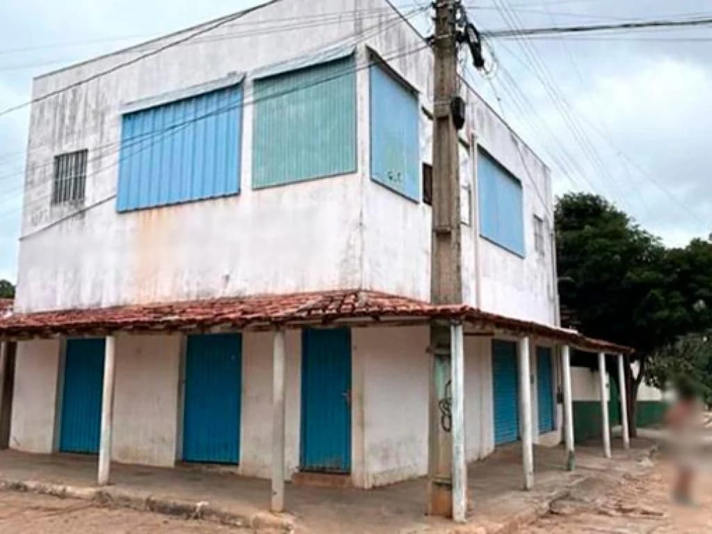Comercial em leilão em Grão Mogol - MG, bairro Vila Sítio — Imóvel Residencial e Comercial 215 m² - Grão Mogol-MG - Rua C, 06 - Vila Sítio
