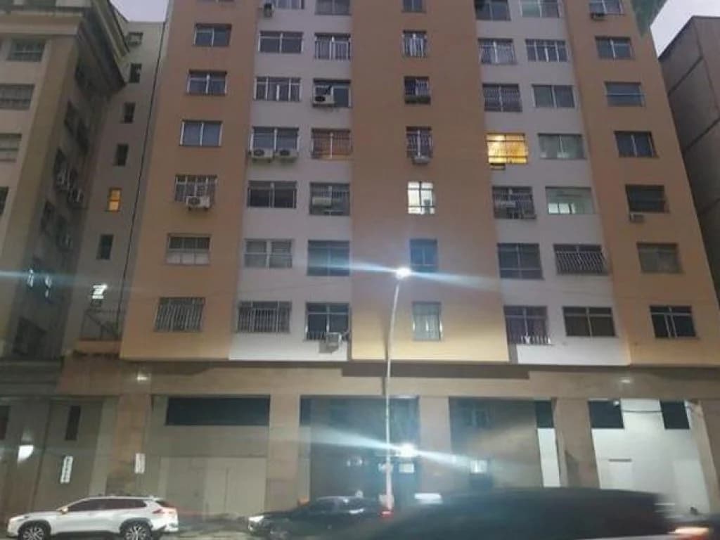 Comercial em leilão em Niterói - RJ, bairro Centro — Loja 925 m² (privativa + comum) - Niterói-RJ - Av. Ernani do Amaral Peixoto, 195 - Loja e Sobreloja do Condomínio Edifício Ouvidor - Centro