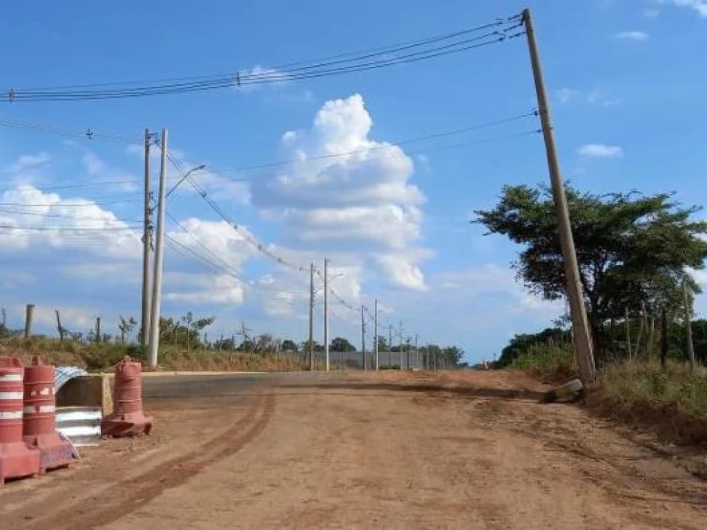 Foto 11 de 12: Terreno em leilão em Paulínia - SP, bairro Cascata — Terreno de Porte Industrial com 200.008 m² - Cascata - Paulínia - SP