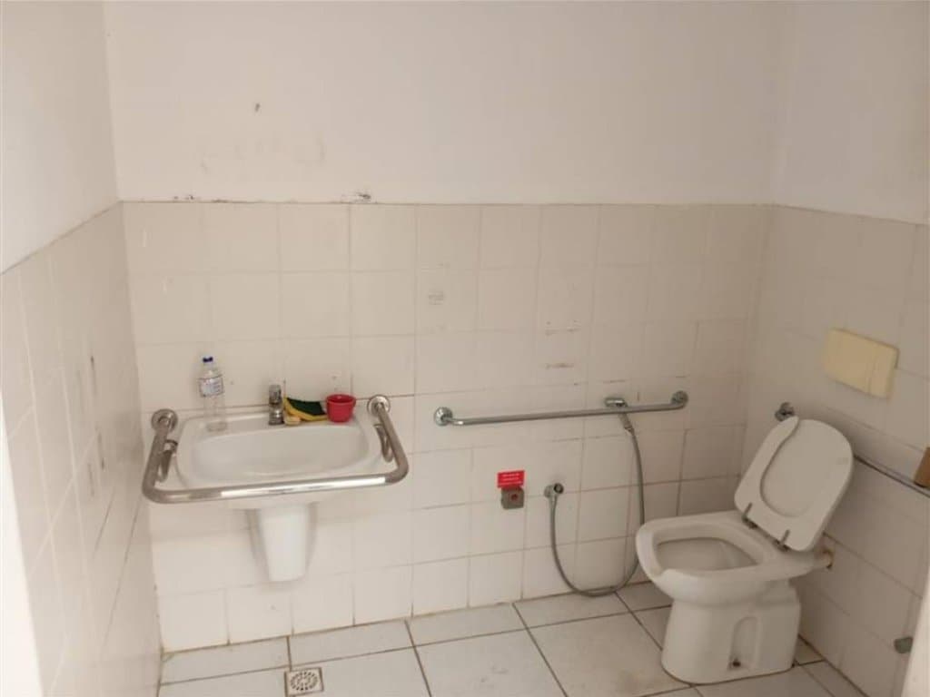 Foto 15 de 20: Comercial em leilão em Pelotas - RS, bairro Centro — Ex-Agência 1.638 m² - Centro - Pelotas - RS
