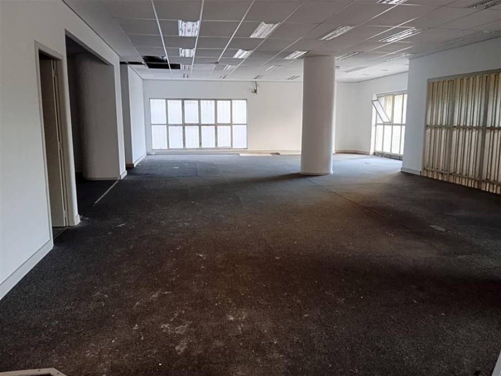 Foto 6 de 20: Comercial em leilão em Pelotas - RS, bairro Centro — Ex-Agência 1.638 m² - Centro - Pelotas - RS