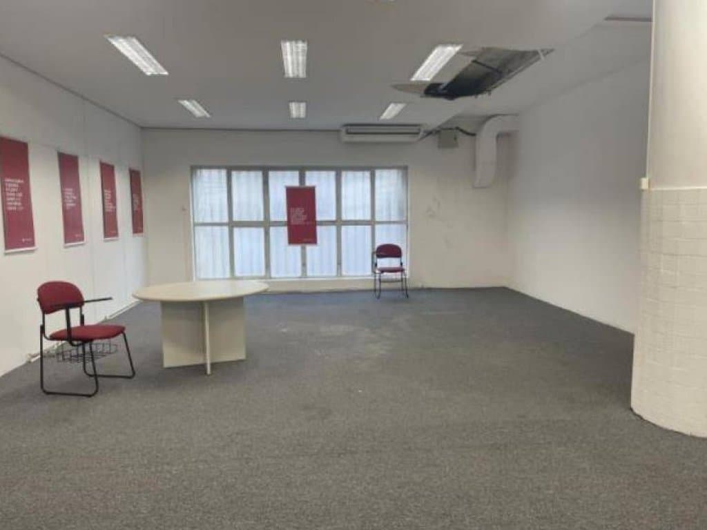 Foto 12 de 20: Comercial em leilão em Pelotas - RS, bairro Centro — Ex-Agência 1.638 m² - Centro - Pelotas - RS
