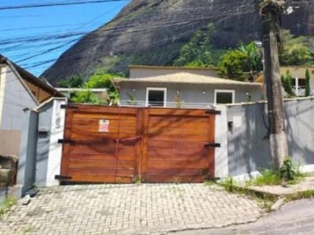 Foto 2 de 3: Casa em leilão em Petrópolis - RJ, bairro Retiro — Casa 136 m² (privativa + comum) - Retiro - Petrópolis - RJ