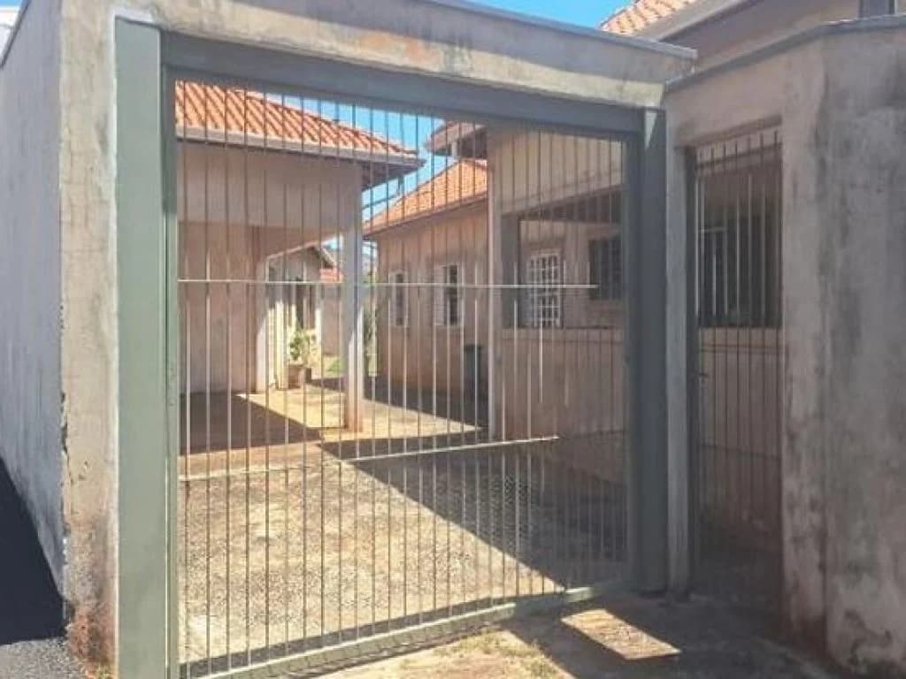Foto 4 de 5: Casa em leilão em Botucatu - SP, bairro Vila Rodrigues Alves — Casa 362 m² - Vila Rodrigues Alves - Botucatu - SP