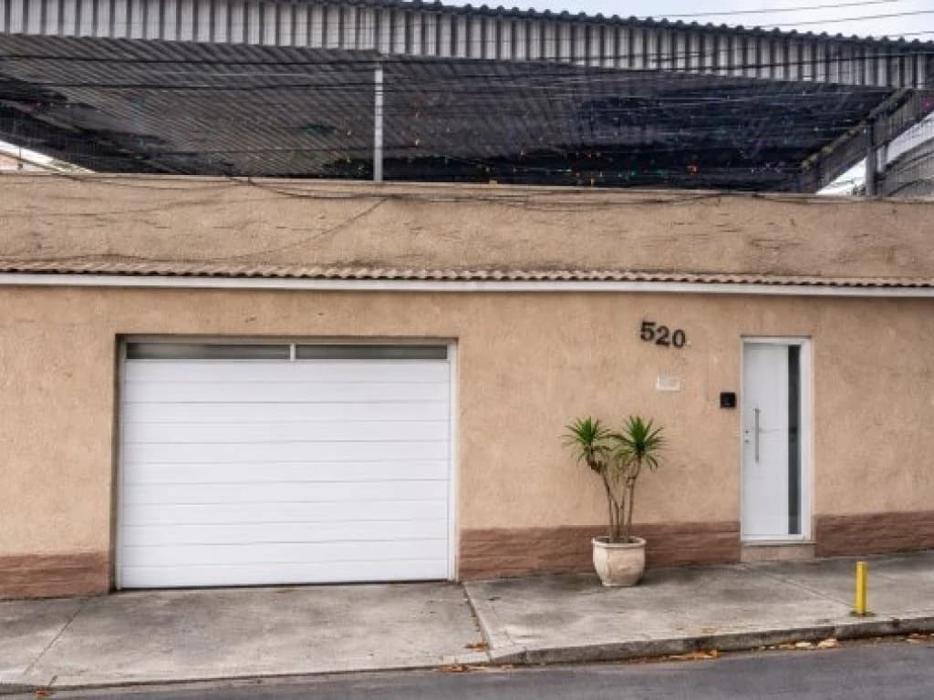 Foto 2 de 2: Casa em leilão em Rio De Janeiro - RJ, bairro Jardim Carioca — Casa 377 m² (privativa + comum) - Jardim Carioca - Rio de Janeiro - RJ