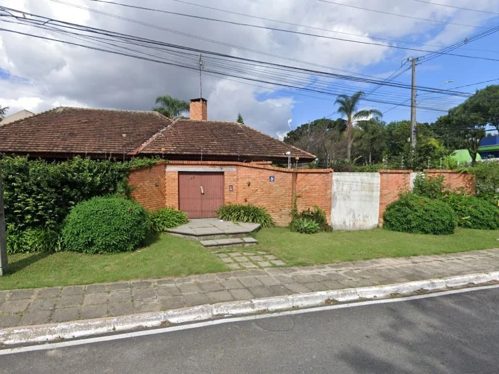 Foto 1 de 2: Casa em leilão em Pinhais - PR, bairro Centro — Casa 132 m² em Terreno de 1.325 m² - Centro - Pinhais - PR