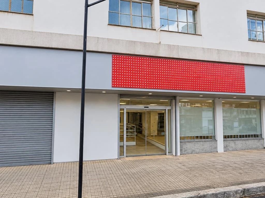 Comercial em leilão em Oliveira - MG, bairro Centro — Ex-Agência 365 m² - Centro - Oliveira - MG
