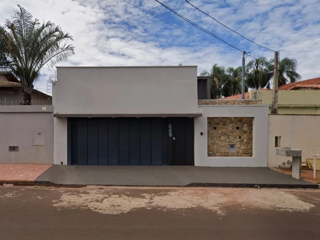 Casa em leilão em Ituiutaba - MG, bairro Setor Sul — Casa 217 m² - Ituiutaba-MG - Rua 33, 689 - Setor Sul