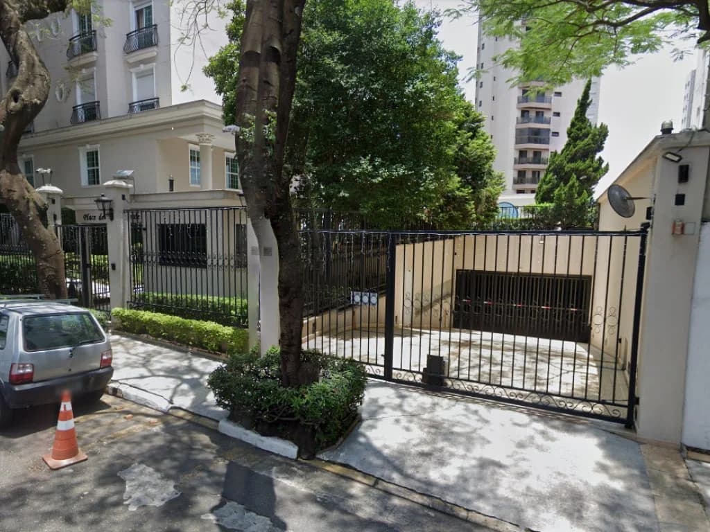 Foto 1 de 11: Apartamento em leilão em São Paulo - SP, bairro Campo Belo — Apartamento 226 m² (04 vagas) - Campo Belo - São Paulo - SP