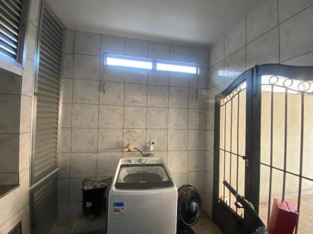 Foto 14 de 18: Casa em leilão em Nova Iguaçu - RJ, bairro Santa Rita — Casa, Padrão, 1 Vaga(S) de Garagem