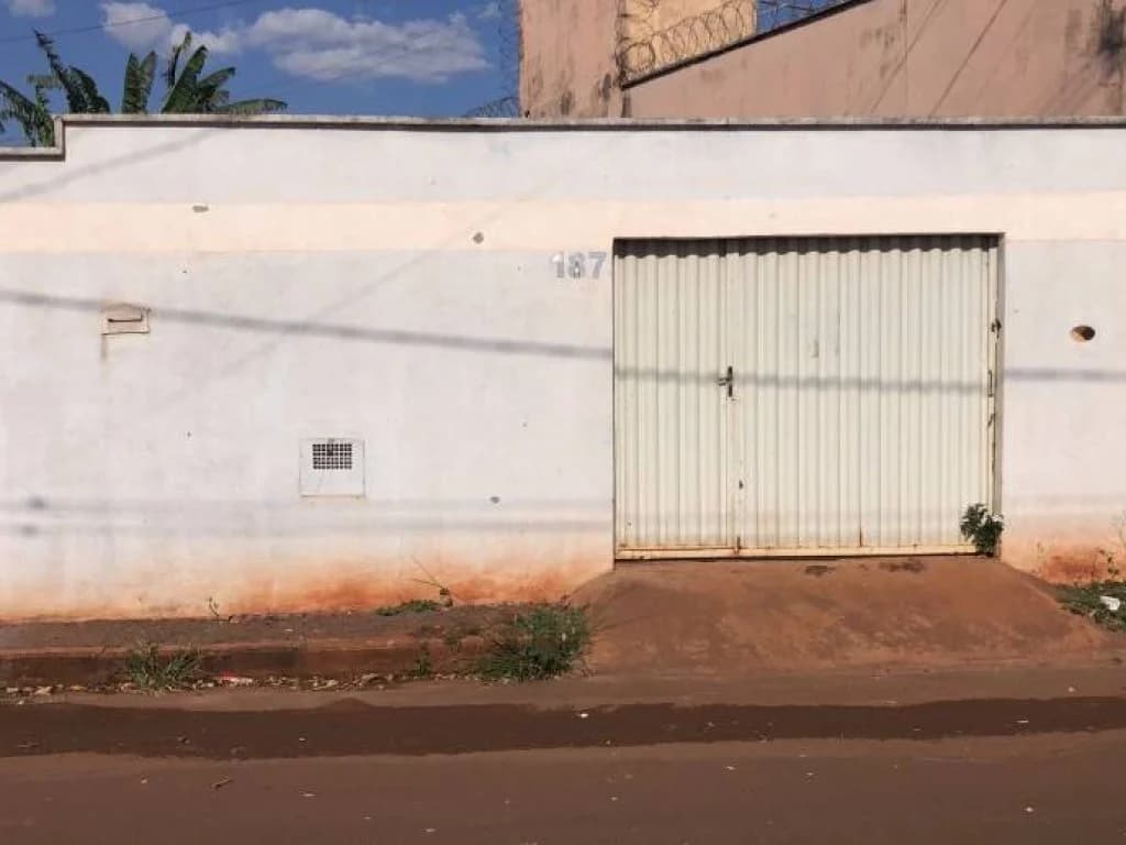 Foto 1 de 27: Casa em leilão em Ituiutaba - MG, bairro Lagoa Azul Ii — Casa, Padrão, 0 Vaga(S) de Garagem