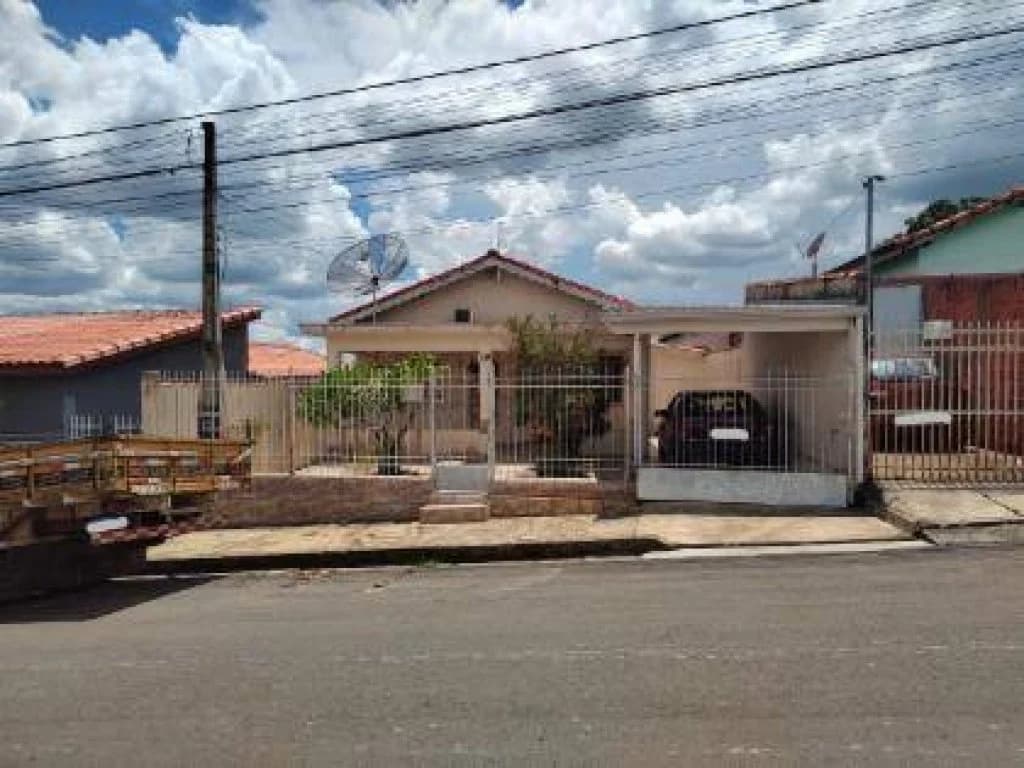 Foto 1 de 13: Casa em leilão em Angatuba - SP, bairro Vila Nova — Casa, Padrão, 1 Vaga(S) de Garagem