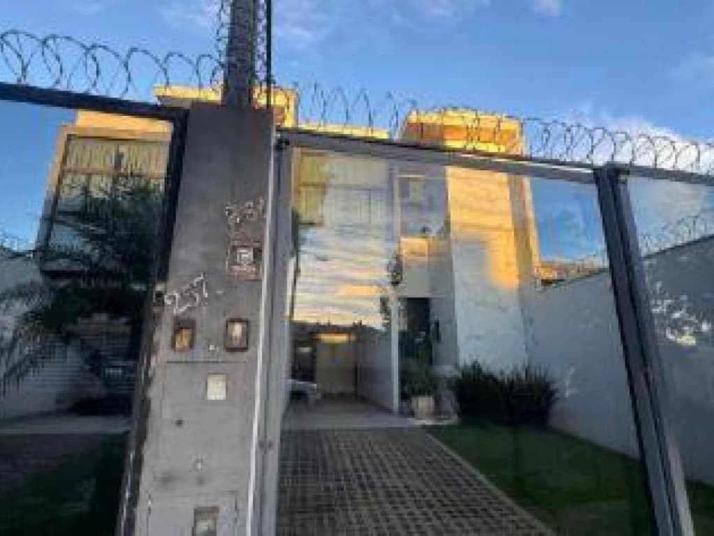 Foto 1 de 3: Casa em leilão em Londrina - PR, bairro Loteamento Chamonix — Casa, Padrão, 0 Vaga(S) de Garagem