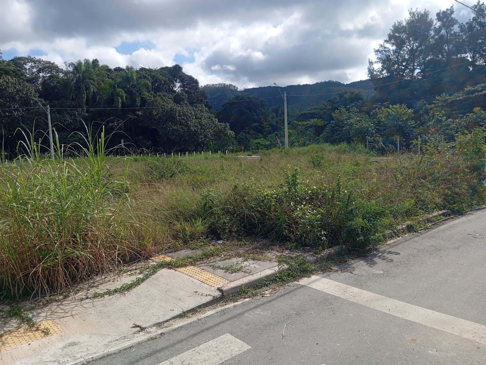 Foto 3 de 4: Terreno em leilão em Mogi Das Cruzes - SP, bairro Botujuru — Terreno/Lote | Mogi das Cruzes/SP