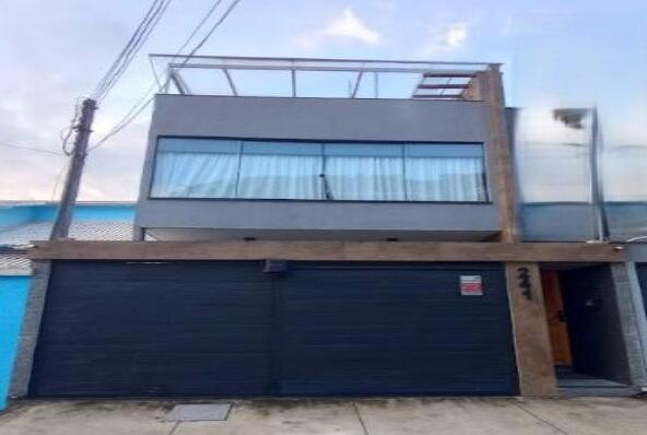 Foto 1 de 4: Casa em leilão em Niterói - RJ, bairro São Francisco — Casa | Niterói/RJ