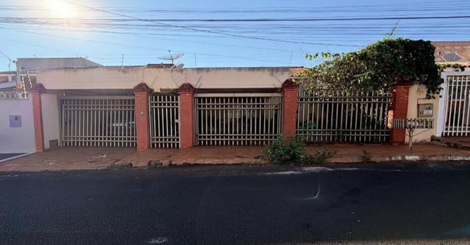 Foto 1 de 4: Casa em leilão em Rio Verde - GO, bairro Parque dos Jatobás — Casa | Rio Verde/GO