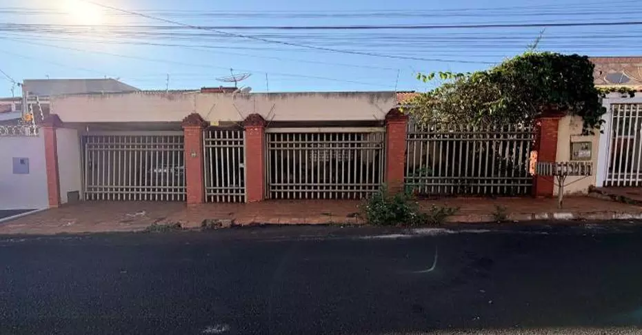Foto 1 de 4: Casa em leilão em Rio Verde - GO, bairro Parque dos Jatobás — Casa | Rio Verde/GO