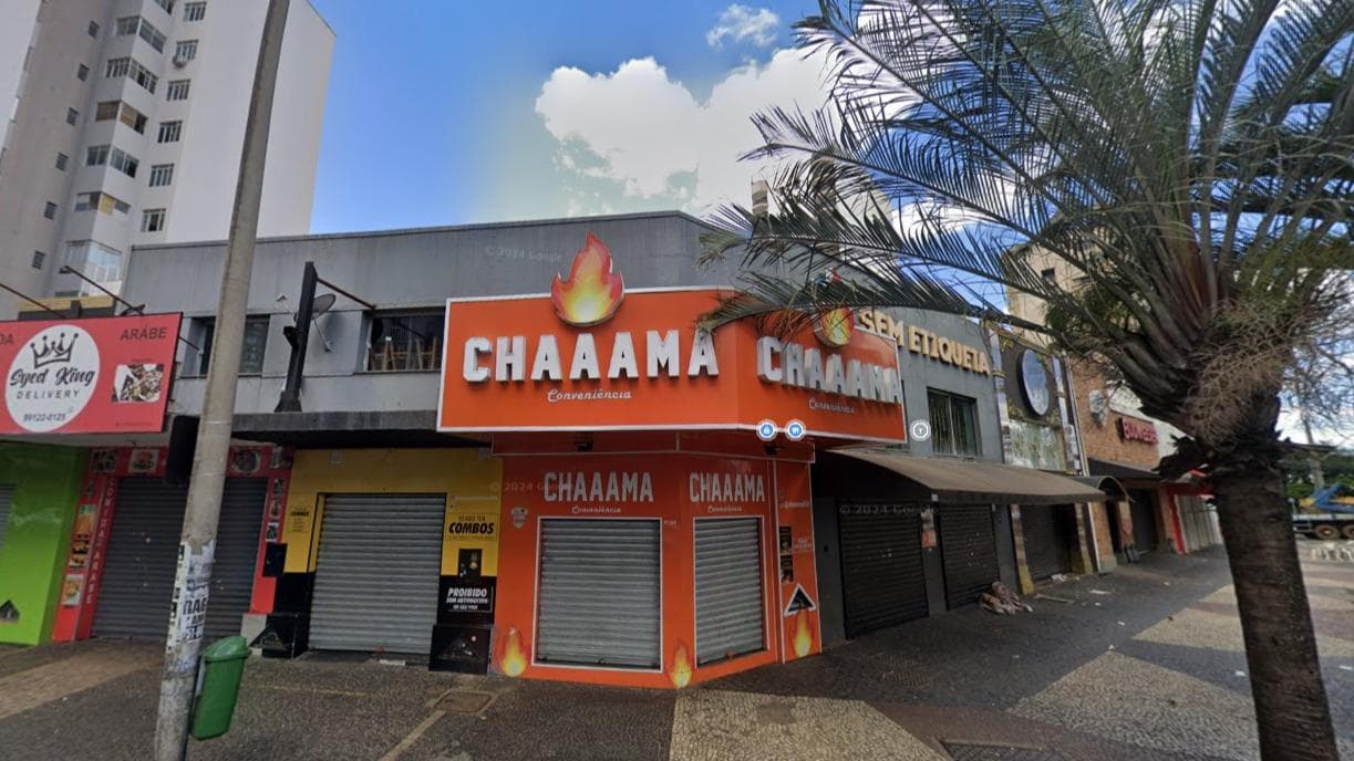 Comercial em leilão em Uberlândia - MG — Uma loja comercial situada na Av. Floriano Peixoto, n° 2.145, e um apartamento localizado no número 2.147 e seu respectivo terreno
