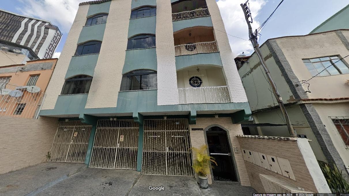 Apartamento em leilão em Barbacena - MG — Apartamento residencial, n°201, situado no prédio n°77 da Rua Padre Anchieta.