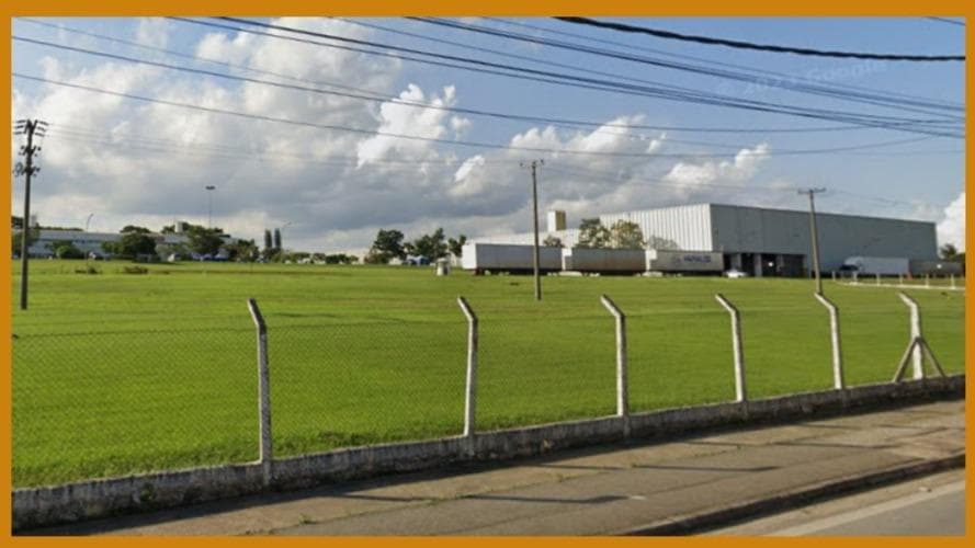 Comercial em leilão em Guarulhos - SP — Prédio Industrial com 54.048,00m² e seu respectivo terreno designado área D, na Av. Papa João Paulo I (Rodovia Presidente Dutra, KM 214,5), Jardim Cumbica, Guarulhos/SP, com área de 90.186,29m².