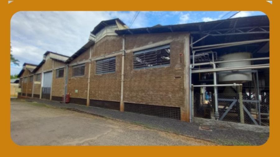 Area Rural em leilão em Franca - SP — Um imóvel situado no km 36 da Rodovia Estadual de Franca, São José da Bela Vista (Sítios Pedreiros), Franca/SP, com área de 26.219,00m², com benfeitorias, prédios industriais em nº de 05,  área total construída de 5.964,30m², segundo a Prefeitura