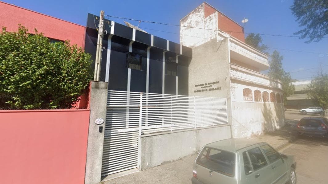 Comercial em leilão em Jundiaí - SP — Prédio Comercial com A.T. de 160m², situado à Rua Rosa Della Nina, Jundiaí/SP.