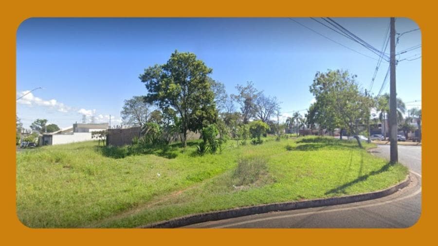 Foto 1 de 2: Terreno em leilão em Uberlândia - MG — UM TERRENO SITUADO NO BAIRRO SANTA MÔNICA, CONSTITUÍDO PELA QUADRA N. 13, PARA A AVENIDA ANA GODOY DE SOUZA, UBERLÂNDIA-MG. (81) 99680-0102