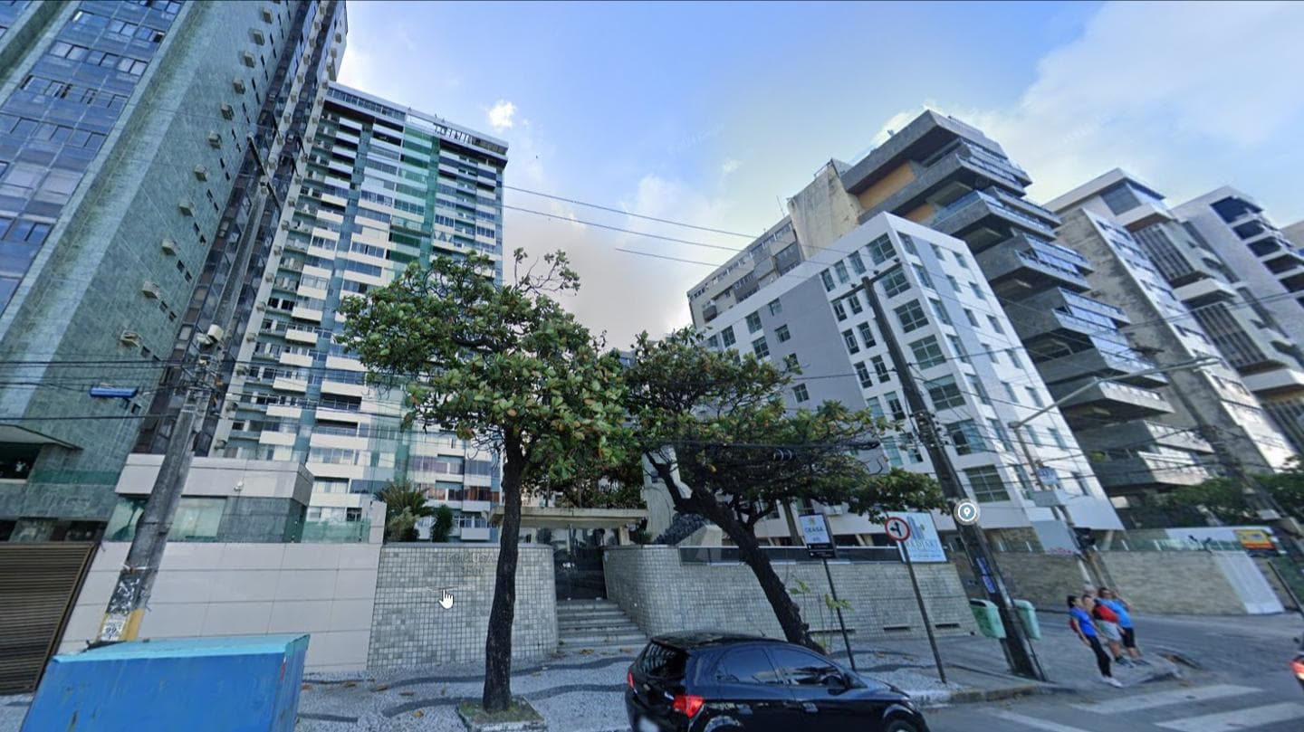 Foto 1 de 2: Apartamento em leilão em Recife - PE — Apartamento- Edifício Portugal, Av Boa Viagem Fale com o leiloeiro (035-99710-0861)