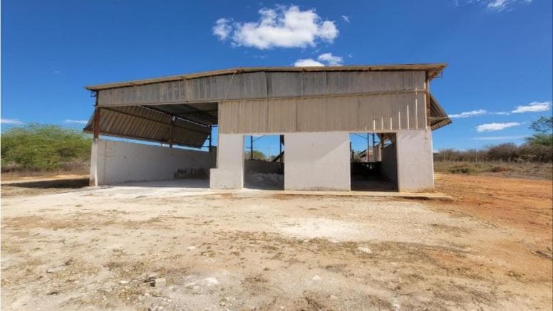 Foto 3 de 10: Comercial em leilão em Ituaçu - BA — ¿Imovel ITUAÇU/BA - Área de 9.756 m² com infraestrutura industrial - 5 galpões averbados (até 330 m² cada) - Prédio e laboratório - Oficina e galpão extra (não averbados) - Ao lado da estrada Ituaçu/Tanhaçu, fácil acesso à BR-142!