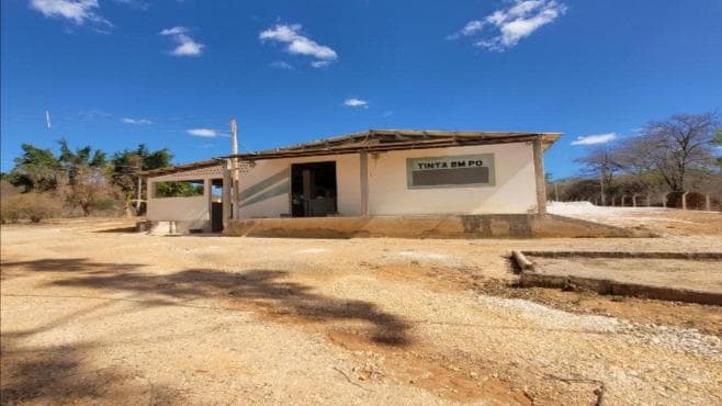 Foto 6 de 10: Comercial em leilão em Ituaçu - BA — ¿Imovel ITUAÇU/BA - Área de 9.756 m² com infraestrutura industrial - 5 galpões averbados (até 330 m² cada) - Prédio e laboratório - Oficina e galpão extra (não averbados) - Ao lado da estrada Ituaçu/Tanhaçu, fácil acesso à BR-142!
