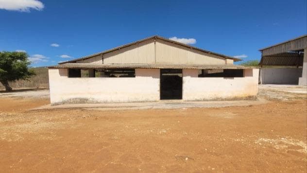 Foto 7 de 10: Comercial em leilão em Ituaçu - BA — ¿Imovel ITUAÇU/BA - Área de 9.756 m² com infraestrutura industrial - 5 galpões averbados (até 330 m² cada) - Prédio e laboratório - Oficina e galpão extra (não averbados) - Ao lado da estrada Ituaçu/Tanhaçu, fácil acesso à BR-142!