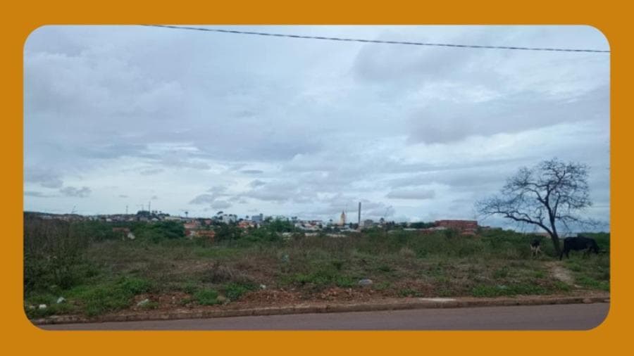 Foto 1 de 2: Terreno em leilão em Araripina - PE, bairro Centro — UM TERRENO URBANO, SEM BENFEITORIAS, COM ÁREA REMANESCENTE DE 1.085,00M², DESMEMBRADO DE UMA ÁREA MAIOR, ENDEREÇO AVENIDA PERIMETRAL GOVERNADOR JOSÉ MUNIZ RAMOS, S/N, CENTRO, ARARIPINA/PE