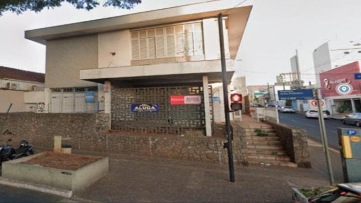 Terreno em leilão em Uberlandia - MG, bairro Centro — Imóvel Residencial - Quota parte do imóvel residencial situado na Avenida João Pinheiro, nº 860, esquina com a Rua Quintino Bocaiúva, Urbelândia/MG, com área de terreno de 294,80 m² e área construída de 268,25 m². (PARCELAMENTO EM ATÉ 60 MESES)