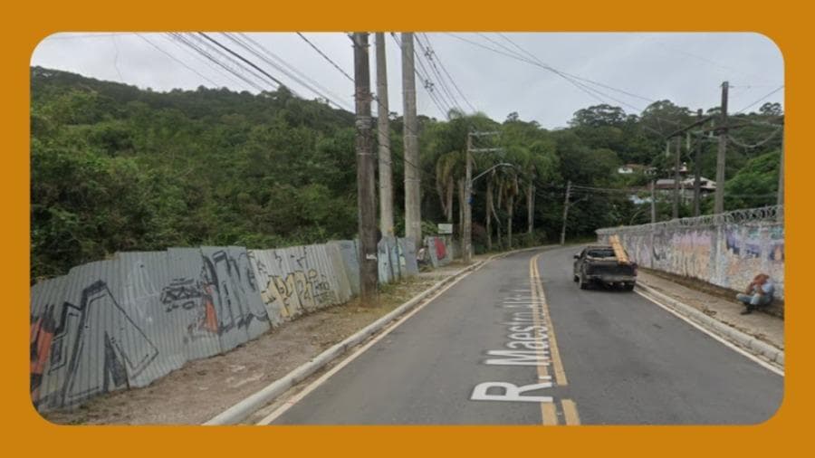 Foto 1 de 2: Imóvel em leilão em Florianópolis - SC, bairro Corrego Grande — IMOVEL NA RUA MAESTRO ALDRO KRIEGER, AO LADO DO Nº 263, FLORIANOPOLIS/SC.__