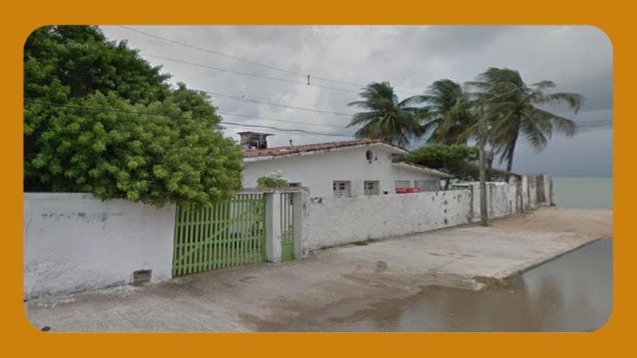 Foto 1 de 2: Casa em leilão em Paulista - PE, bairro Pau Amarelo — CASA NA AVENIDA JOÃO FONSECA DE ALBUQUERQUE (ANTIGA AVENIDA BEIRA MAR), 5513, PAU AMARELO, PAULISTA/PE. EDIFICADA NO LOTE DE TERRENO PROPRIO Nº 01, DA QUADRA C, DO LOTEAMENTO PALMAR. MEDINDO 15,00M DE FRENTE E FUNDOS, POR 30,00M DE CADA LADO.