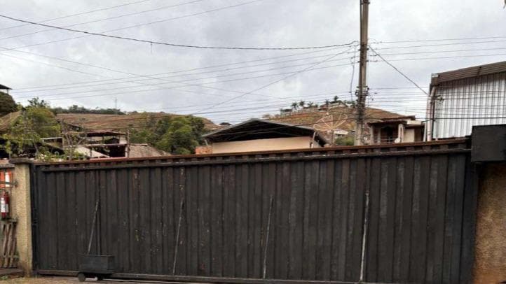 Foto 1 de 4: Comercial em leilão em João Monlevade - MG, bairro Carneirinhos — GALPAO NA Rua do Andrade 799, Carneirinhos, João Monlevade, MG.