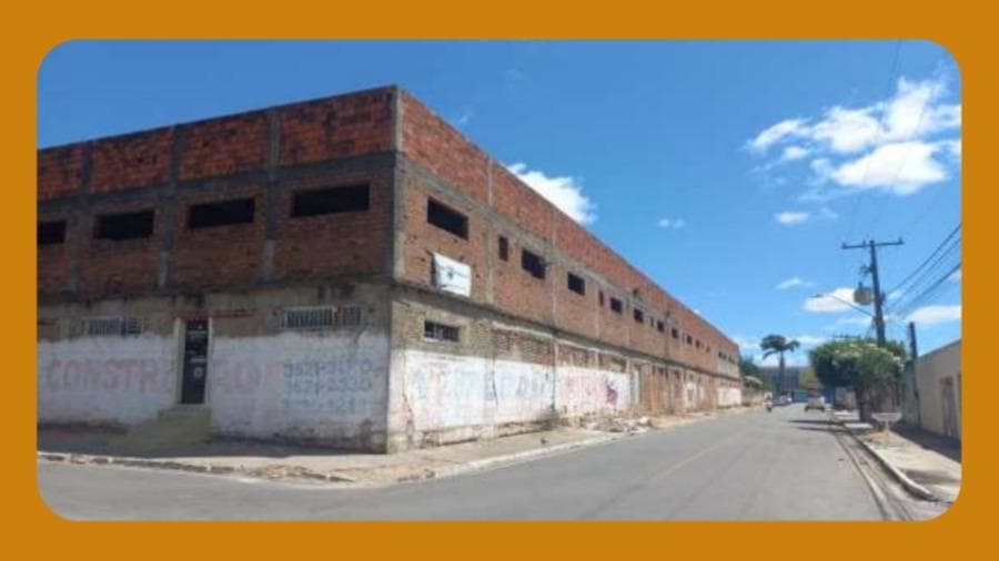 Foto 1 de 2: Comercial em leilão em Arapiraca - AL, bairro Centro — PRÉDIO COMERCIAL INACABADO, COM 2 PAVIMENTOS, NA AVENIDA CORONEL FARIAS, COM ESQUINA PARA A RUA RUY BARBOSA, CAPIATÃ, ARAPIRACA/AL. MEDINDO 80M DE FRENTE, POR 34M DE FRENTE A FUNDOS.__