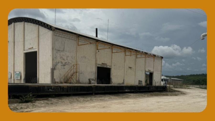 Foto 1 de 2: Terreno em leilão em Araripina - PE, bairro Distrito Industrial — LOTE DE TERRENO N. 10, LOCALIZADO NO DISTRITO INDUSTRIAL, ARARIPINA/PE, COM ÁREA DE 4.279,17M², COM BENFEITORIAS COMO UM PRÉDIO E UM GALPÃO.__