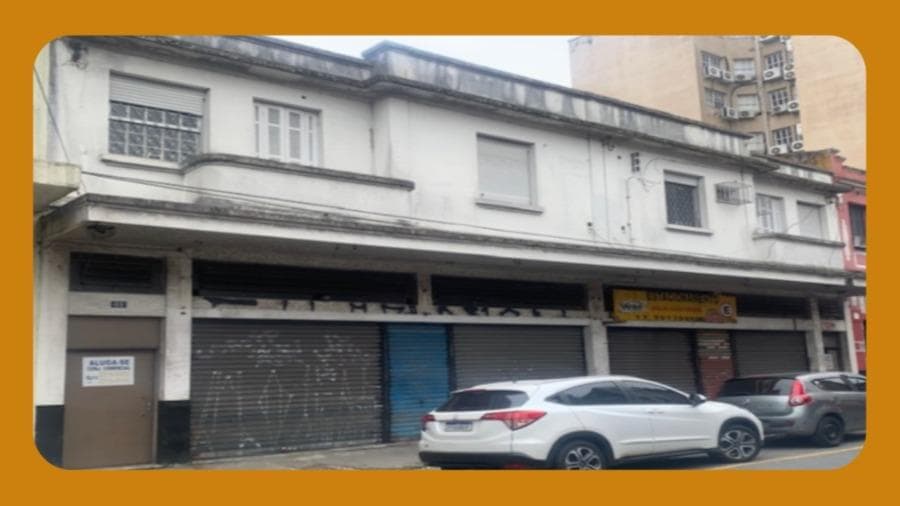 Foto 1 de 2: Comercial em leilão em Santos - SP, bairro Centro — PRÉDIO CONSISTENTE EM UMA CASA E DUAS LOJAS NO PAVIMENTO TÉRREO, SOB OS NÚMEROS 61, 63, 65 E 67, NA RUA ITORORÓ, SANTOS/SP, MEDINDO 17,56 METROS DE FRENTE, 23,00 METROS DE UM LADO E 23,70 METROS DO OUTRO LADO.__