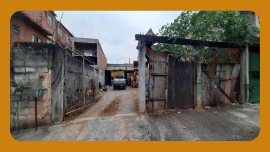 Foto 1 de 2: Terreno em leilão em Guarulhos - SP, bairro Vila Miriam — UM LOTE DE TERRENO LOCALIZADO NA AVENIDA JOÃO CALLADO, ENTRE AS CASAS NÚMERO 226 E 212, COM ÁREA DE 25 METROS POR 10 METROS, ATUALMENTE UTILIZADO COMO DEPÓSITO DE VEÍCULOS.__